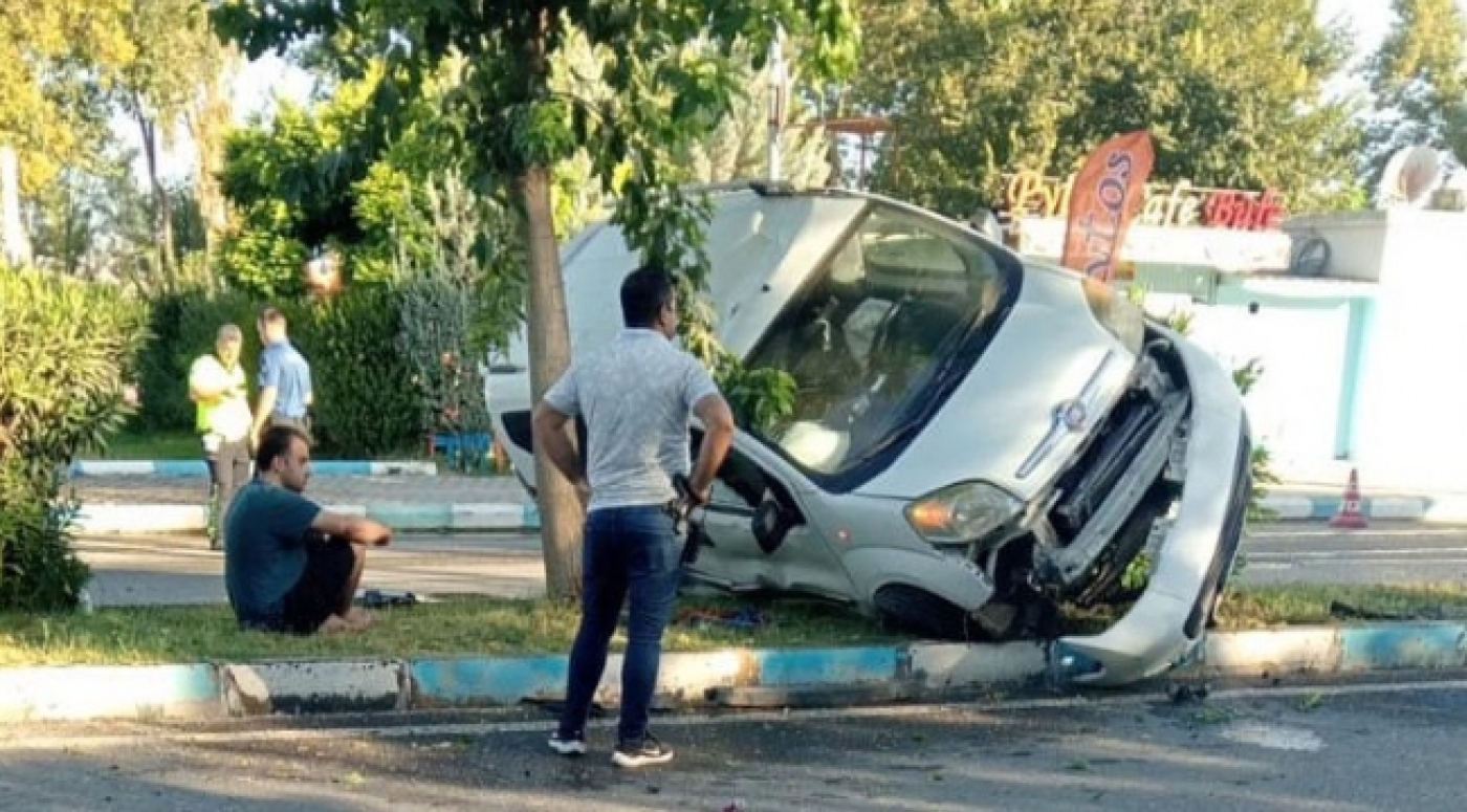 sanliurfa-da-kaza-otomobil-yan-yatti-i6a69bda0a00f1.jpg