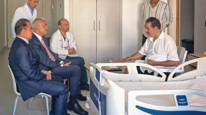Bakan Ersoy'dan Tatlıses'e Anlamlı Ziyaret