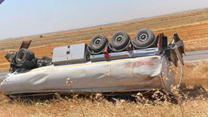 Şanlıurfa'da Akaryakıt Yüklü Tanker Devrildi: 1 Yaralı
