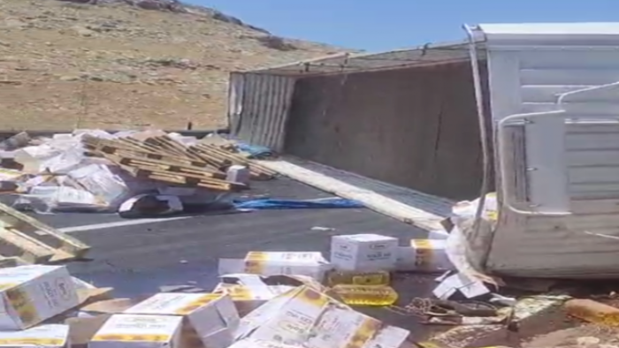Şanlıurfa'da Sıvı Yağ Yüklü Tır Devrildi! Çevre Yolu Bir Süre Trafiğe Kapandı