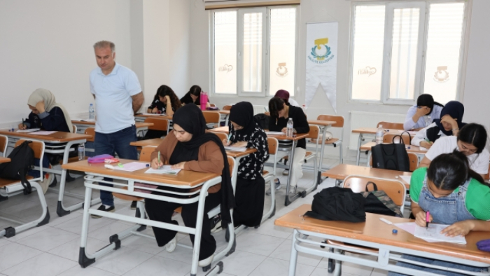 Haliliye'de Gençler YKS'ye Seri Denemelerle Hazırlanıyor