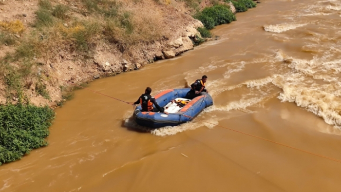 Akçakale'de Dereye Düşen Sürücü İçin Aramalar Tel Abyad'a Kadar Uzandı