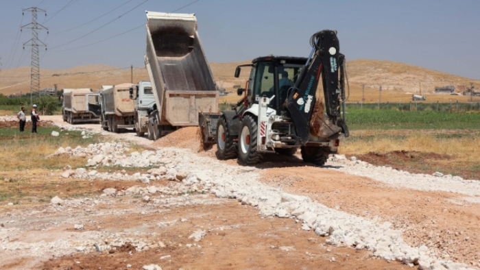 Haliliye'nin Kırsal Mahallelerinde Yol Çalışmaları Hız Kesmeden Devam Ediyor