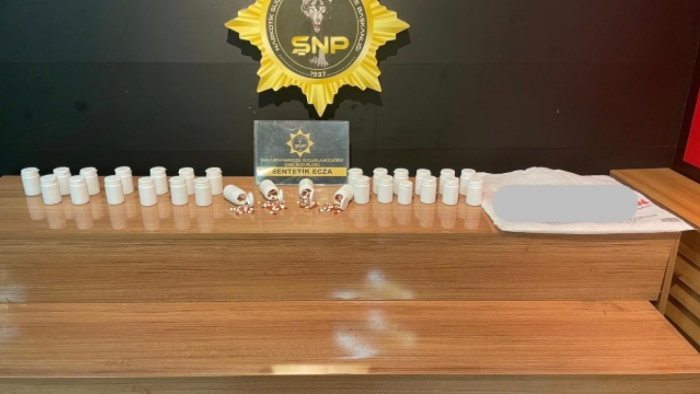 Haliliye'de 1.468 sentetik ecza ele geçirildi