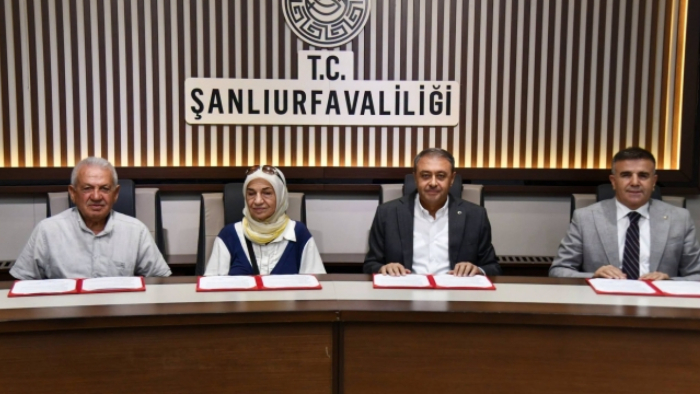 Emekli Öğretmenden Örnek Vefa! Memleketine Okul Yapıyor