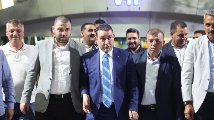 Başkan Mahmut Özyavuz'u Sevenleri Havaalanında Coşkuyla Karşıladı