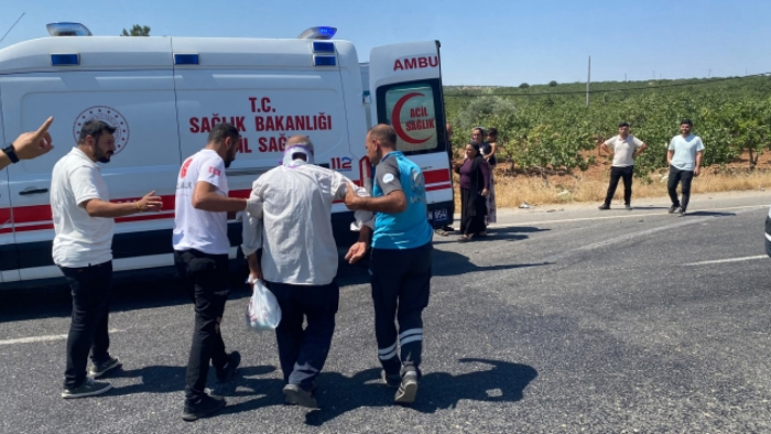 Kavşakta Feci Çarpışma: Şanlıurfa'da 11 Kişi Yaralandı