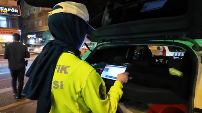 Şanlıurfa'da Kapsamlı Huzur Operasyonu: Binlerce Kişi ve Araç Denetlendi